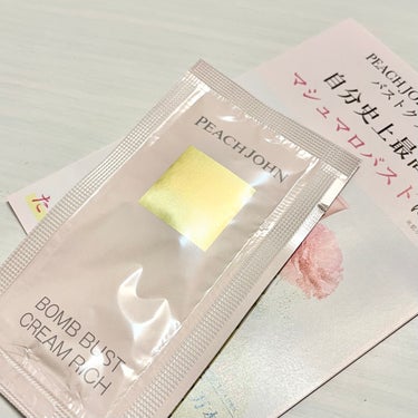 PEACH JOHN ボムバストクリーム　リッチのクチコミ「《PEACH JOHN ピーチジョン》
ボムバストクリーム　リッチ

♡商品情報

ハリ・潤い.....」（1枚目）