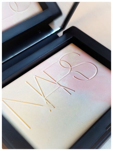 ライトリフレクティング プリズマティックパウダー/NARS/プレストパウダーを使ったクチコミ（2枚目）