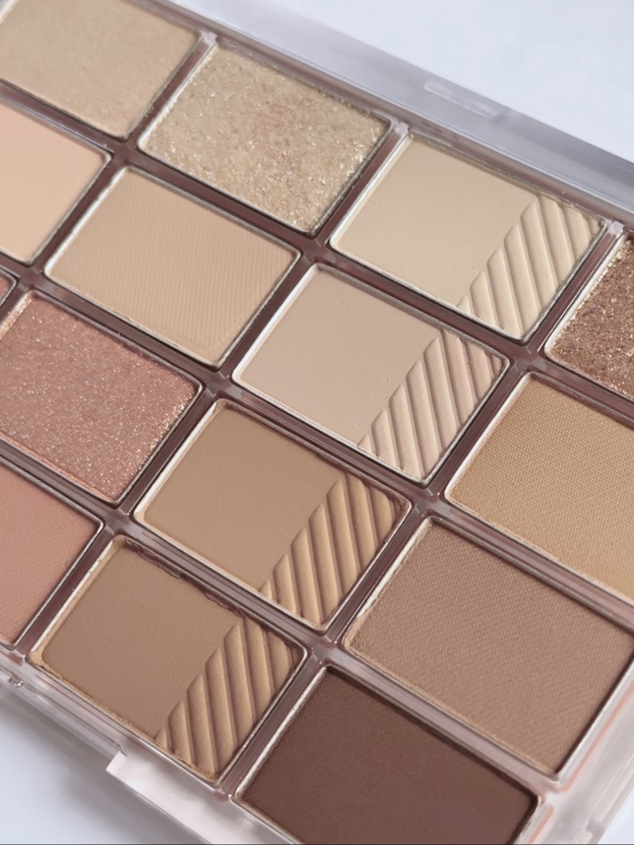 ソフトブラーリングアイパレット/wakemake/アイシャドウパレットを使ったクチコミ（3枚目）