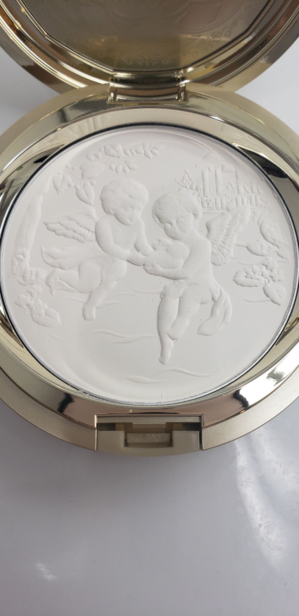 tsukasa on LIPS 「ミラコレのボディパウダー。いい香り❤️..」(2枚目)