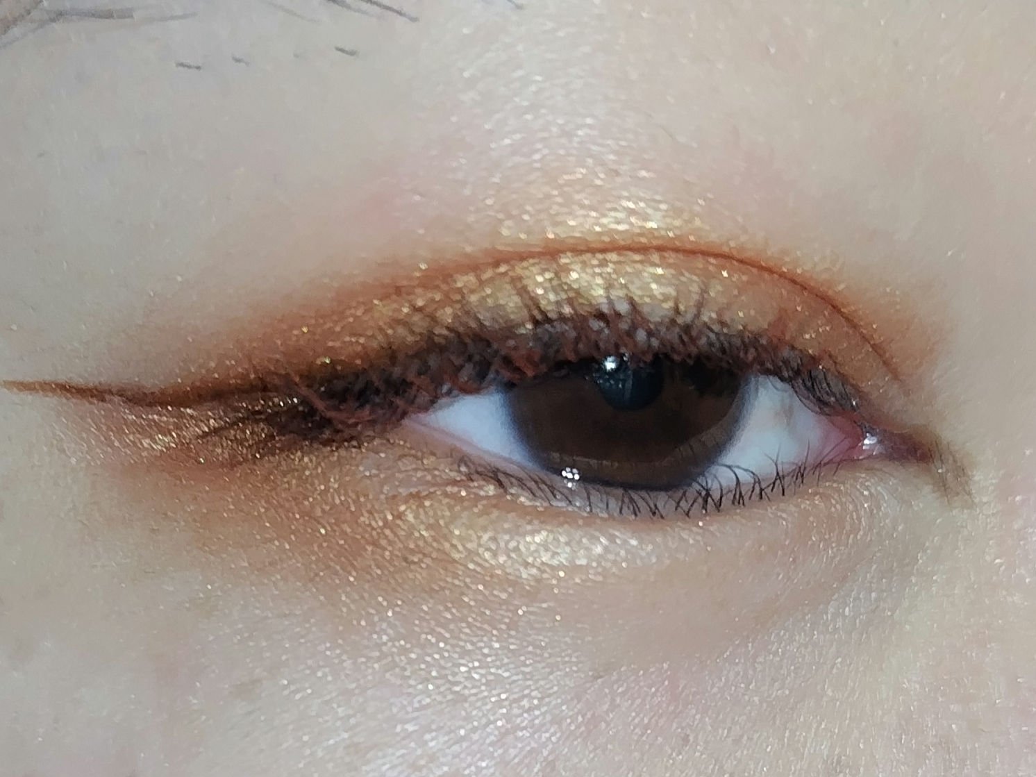 スモール アイシャドウ アンバー ライト/M・A・C/単色アイシャドウを使ったクチコミ（3枚目）