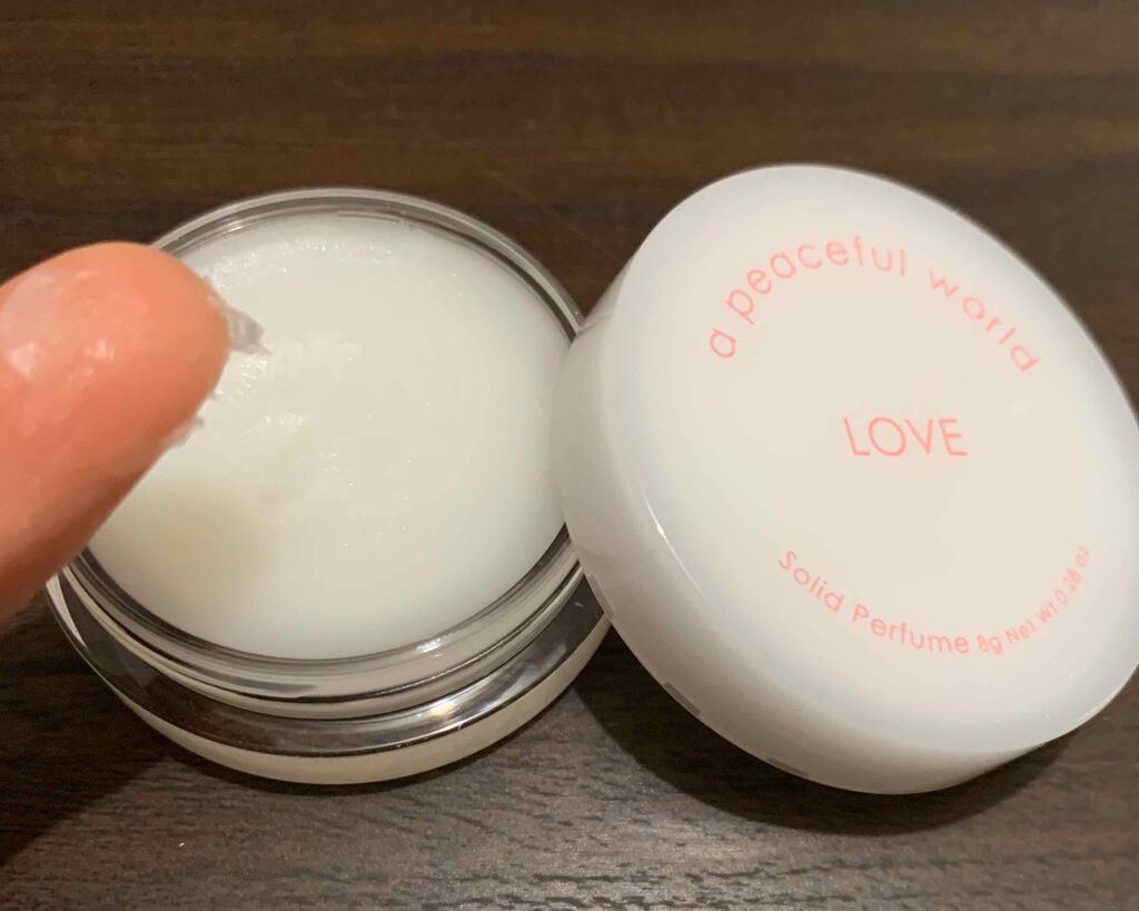 LOVE ソリッドパフューム/a peaceful world/練り香水を使ったクチコミ（2枚目）