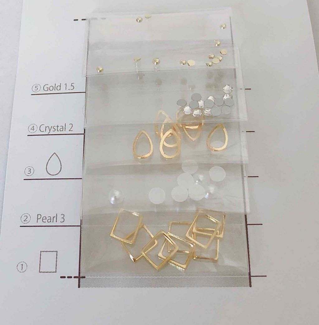 eternal basic EB ネイルデコレーションパーツのクチコミ「5種類のシンプルなパーツが入っていてどんなデザインにも対応できそうです😍

爪にフィットしやす.....」（2枚目）