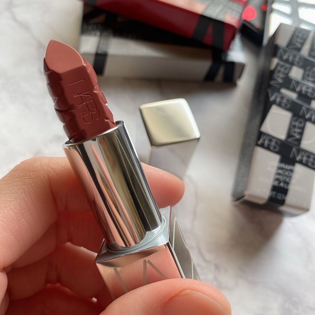 アンラップド オーデイシャスリップスティック/NARS/口紅を使ったクチコミ（3枚目）