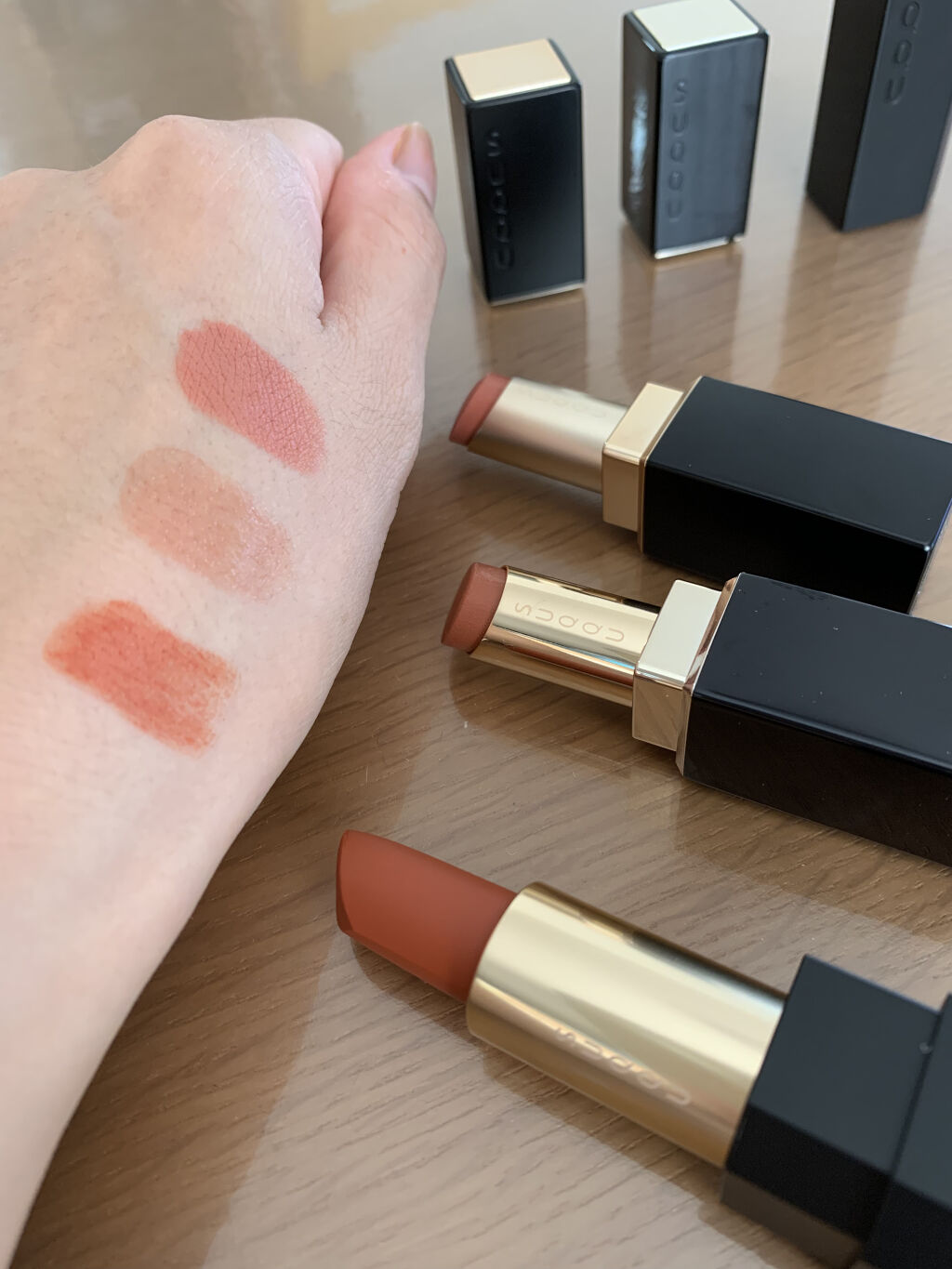 バイブラント リッチ リップスティック 110 優錦 -YUNISHIKI（ホリデー コレクション 限定色）/SUQQU/口紅を使ったクチコミ（2枚目）