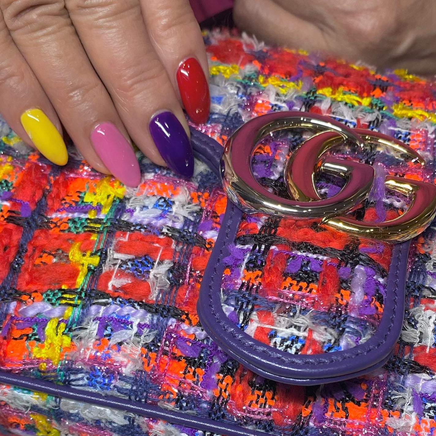 kanna on LIPS 「・・・GUCCIバッグのツイードのお色から🥰🎶色遊び楽しい〜か..」(1枚目)