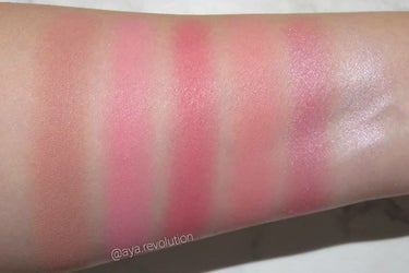 BLUSH & LIGHT PALETTE/MAKEUP REVOLUTION/パウダーチークを使ったクチコミ（3枚目）