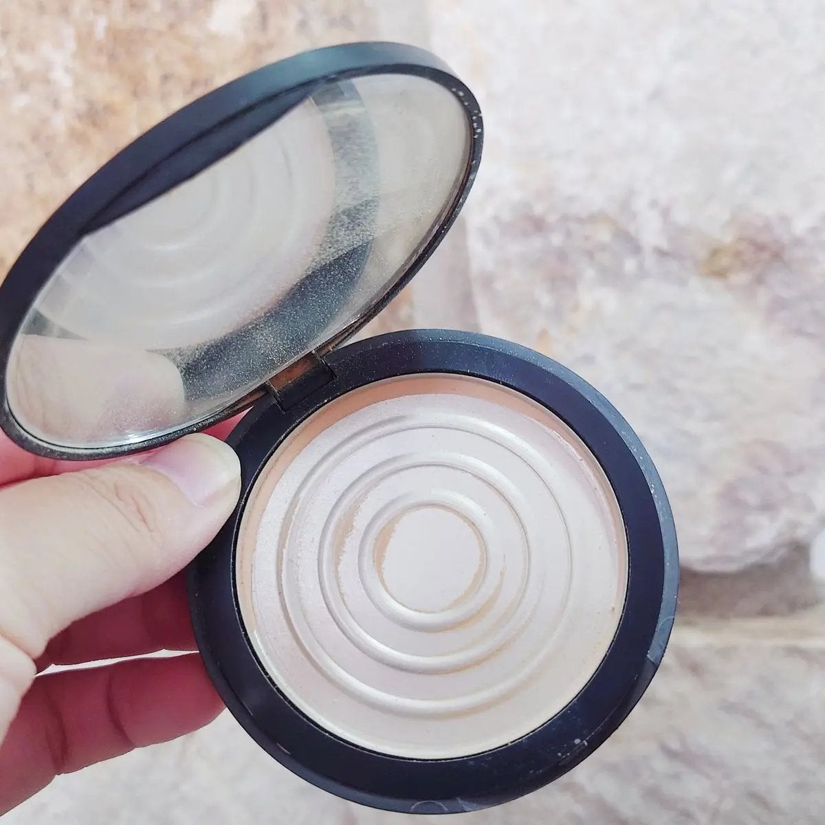 ソフトマット アドバンスト パーフェクティングパウダー/NARS/プレストパウダーを使ったクチコミ(2枚目)