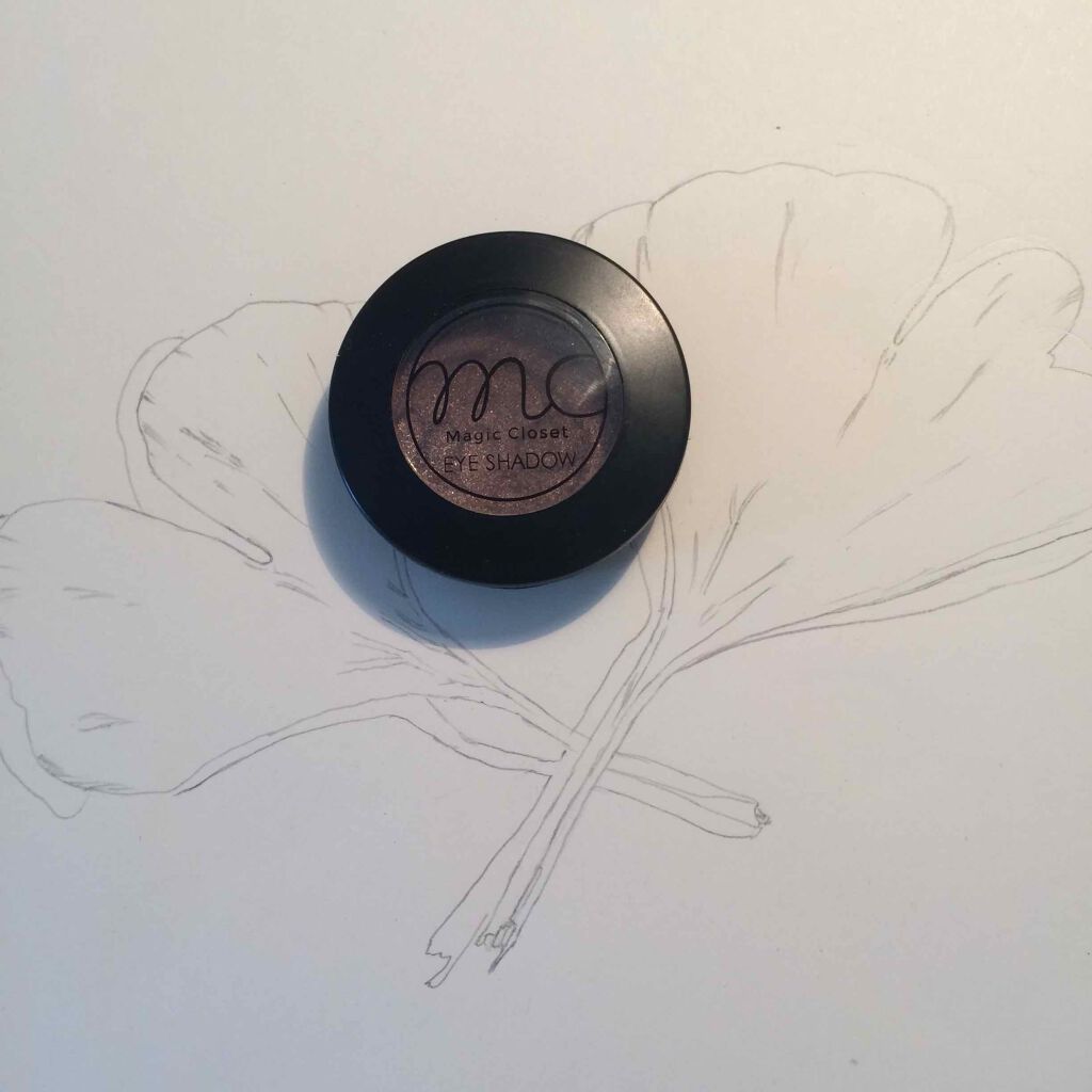 MAGIC CLOSET マジッククローゼット アイシャドウアンドノーズシャドウのクチコミ「Magic Closet アイシャドウ


こんにちは、おうめです💡


今日はスリコに売って.....」（1枚目）