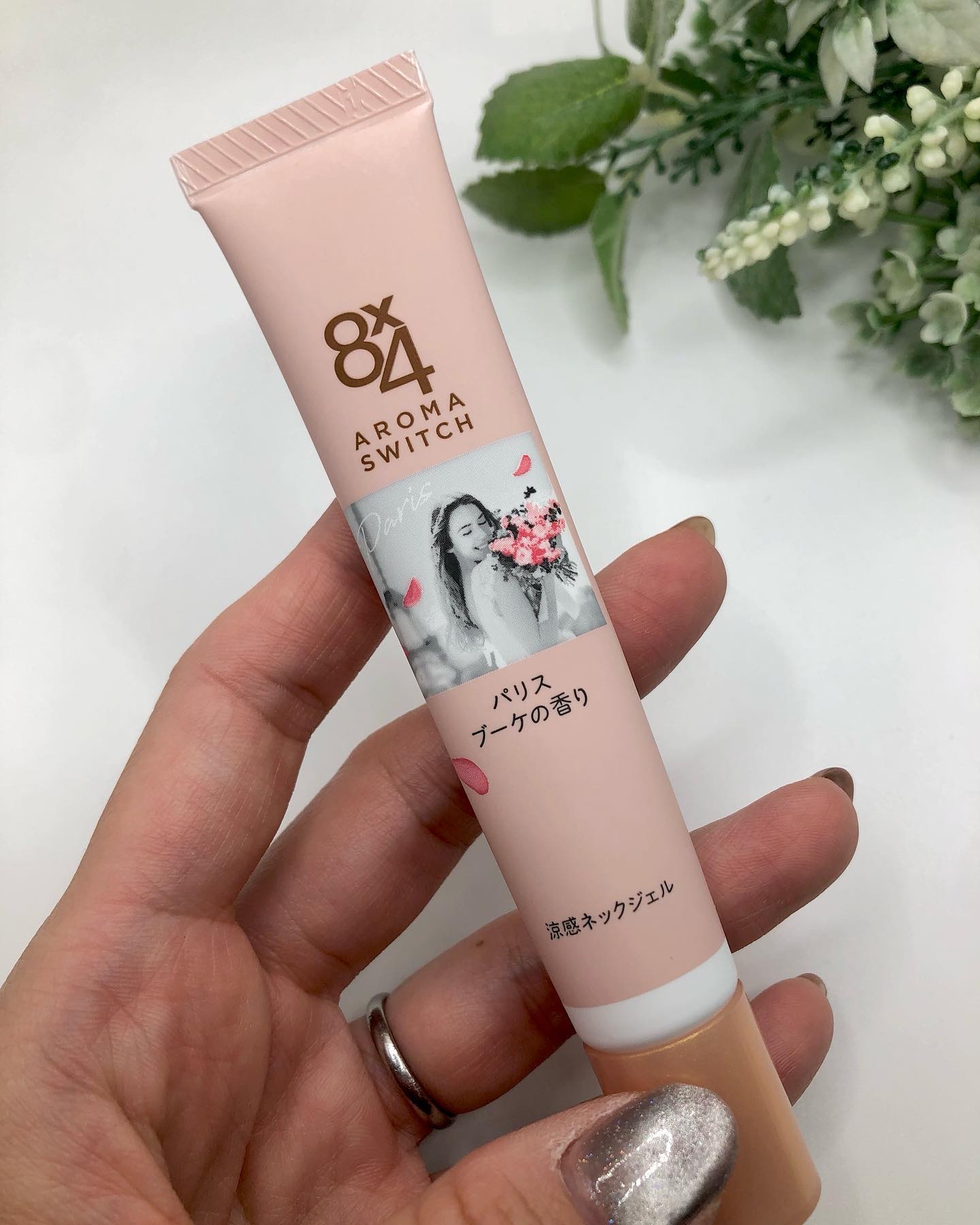 8x4 アロマスイッチ 涼感ネックジェル パリスブーケの香り/８ｘ４/デオドラント・制汗剤を使ったクチコミ（2枚目）