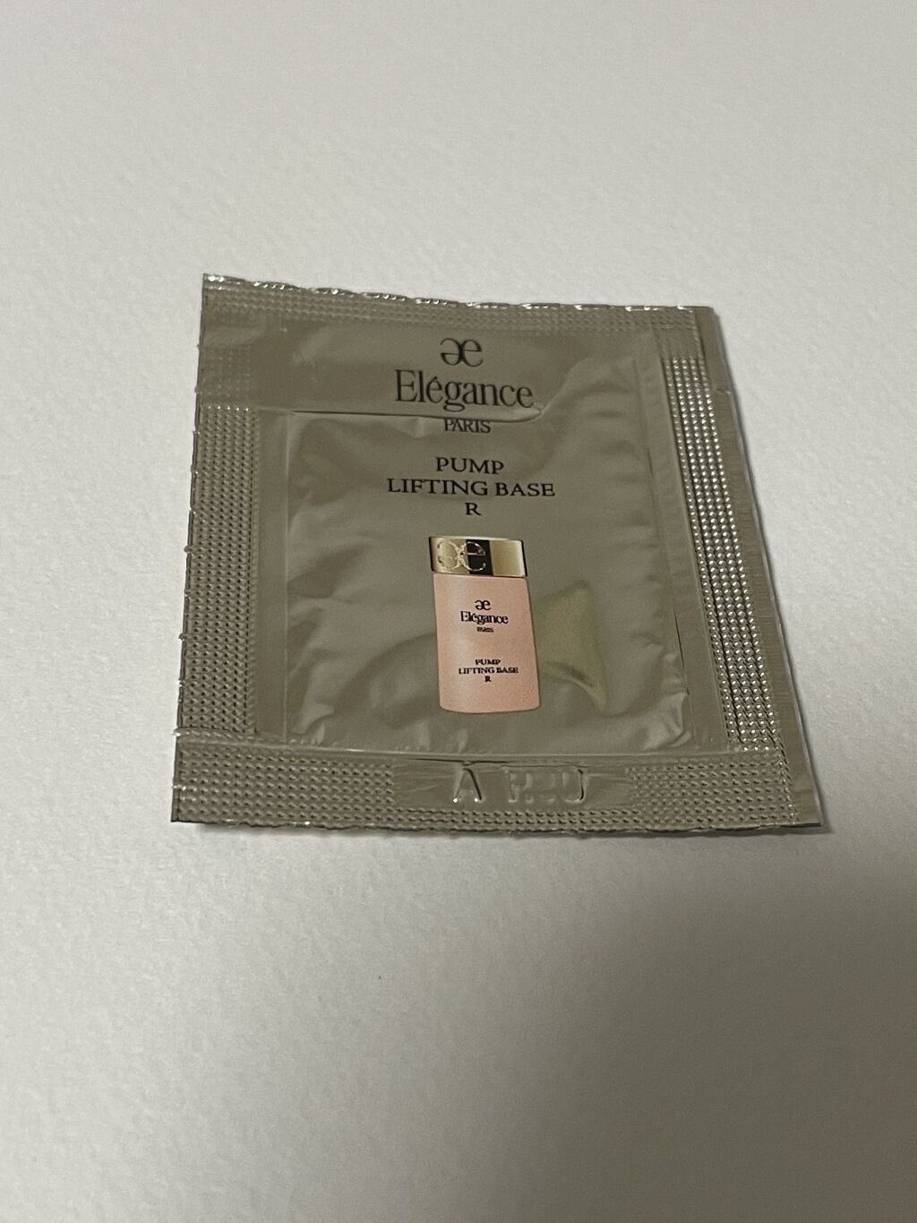 Elégance パンプリフティング ベース Rのクチコミ「アプリの美肌加工みたい！？下地なのにカバー力が高いので、ノーファンデメイクにもおすすめ！

E.....」（1枚目）