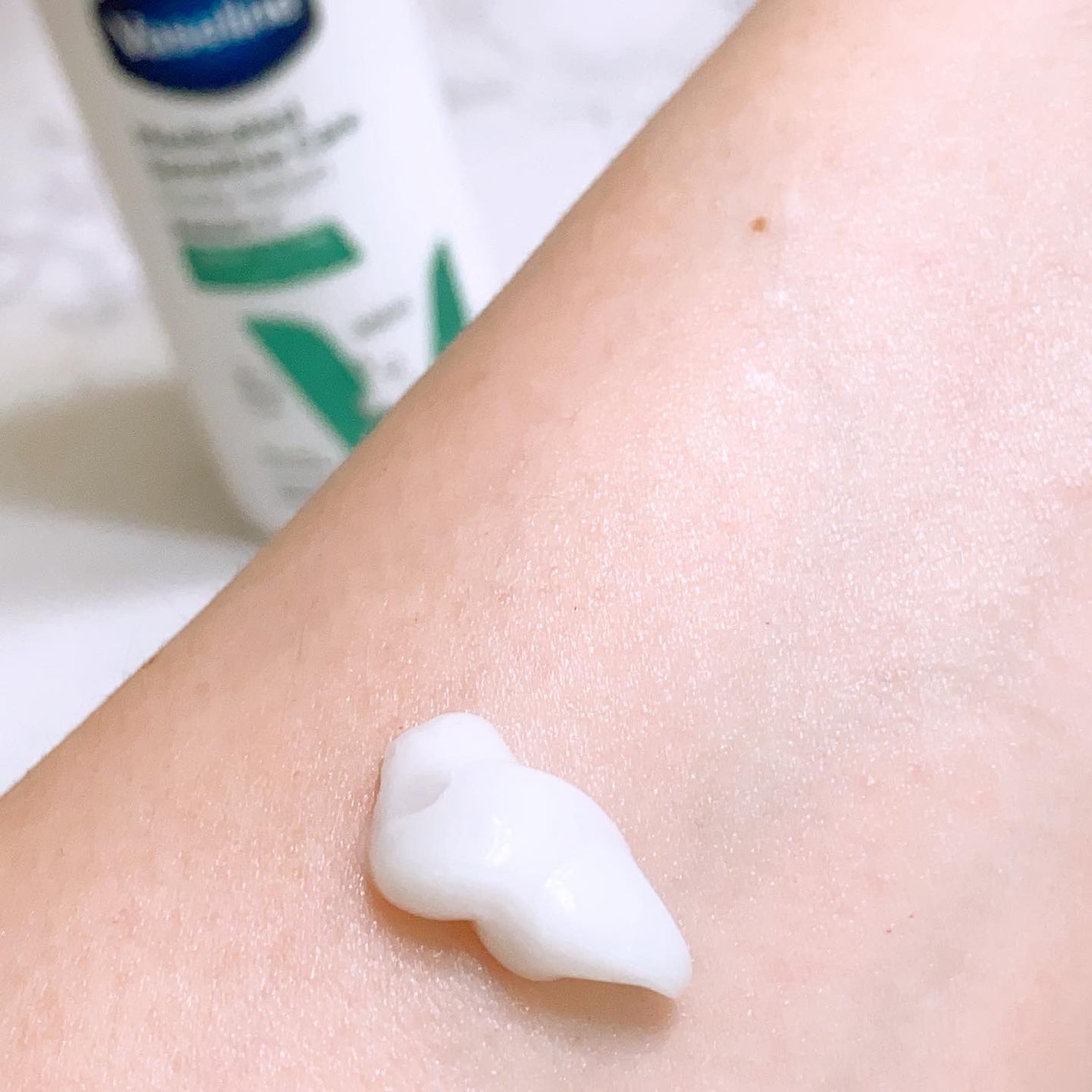 メディケイティッド センシティブケア ボディローション うるおいケア <医薬部外品>/ヴァセリン/ボディローションを使ったクチコミ(4枚目)