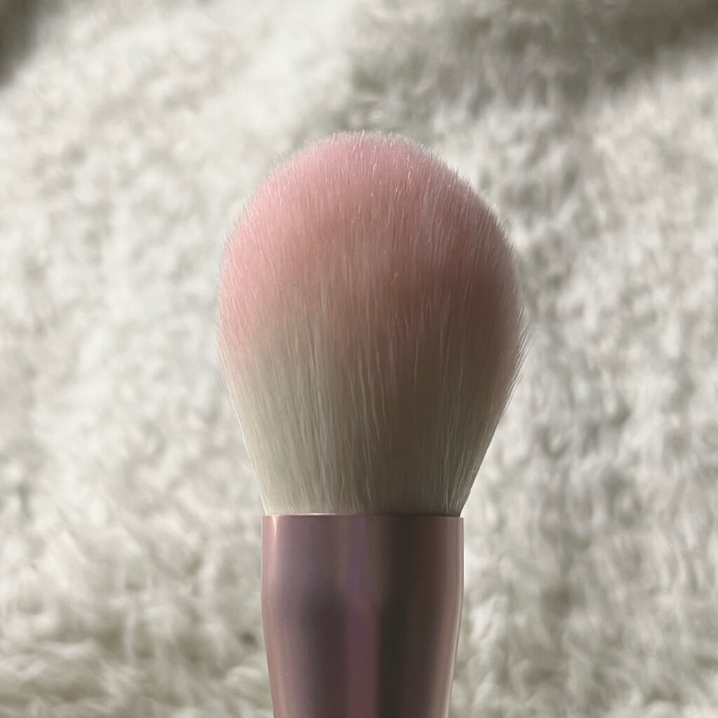 innisfree マスター パウダー ブラシのクチコミ「持ち運びにいい！
｡*⑅୨୧┈┈┈┈┈┈┈┈┈୨୧⑅*｡
Innisfree
my chang.....」（3枚目）