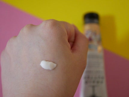 AHALO BUTTER バターとマヌカハニーのしっとりハンドクリーム ネクタリンハニーの香りのクチコミ「甘い香りのハンドクリーム!
既に販売終了品らしいですが、セルレで購入。
とりあえず、安かっ.....」(2枚目)