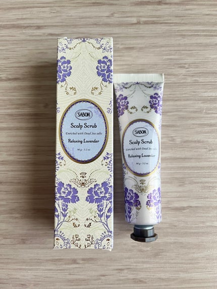 SABON ヘッドスクラブ リラクシング(ラベンダー)のクチコミ「くせ毛を毎日セットしてると、気になるのが
スタイリング剤の蓄積。シャンプーもなかなか
泡立ちに.....」(1枚目)