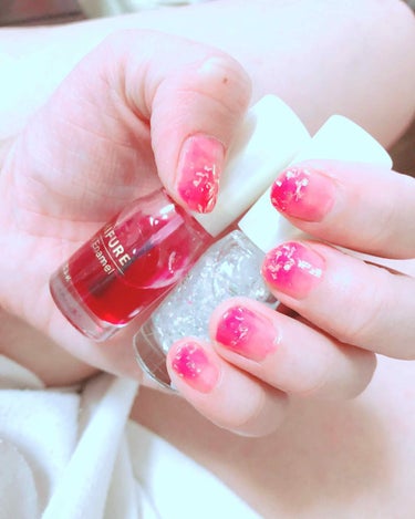 初投稿です💫
基本ずぼらでネイル💅乾かすの待つのが苦手なのですがこのちふれネイルは乾くのがかなり早くてすぐ作業できてよきです🙆‍♀️✨
塗るの下手くそで親指の脇がきれいに濡れてないですが(笑)

Lip