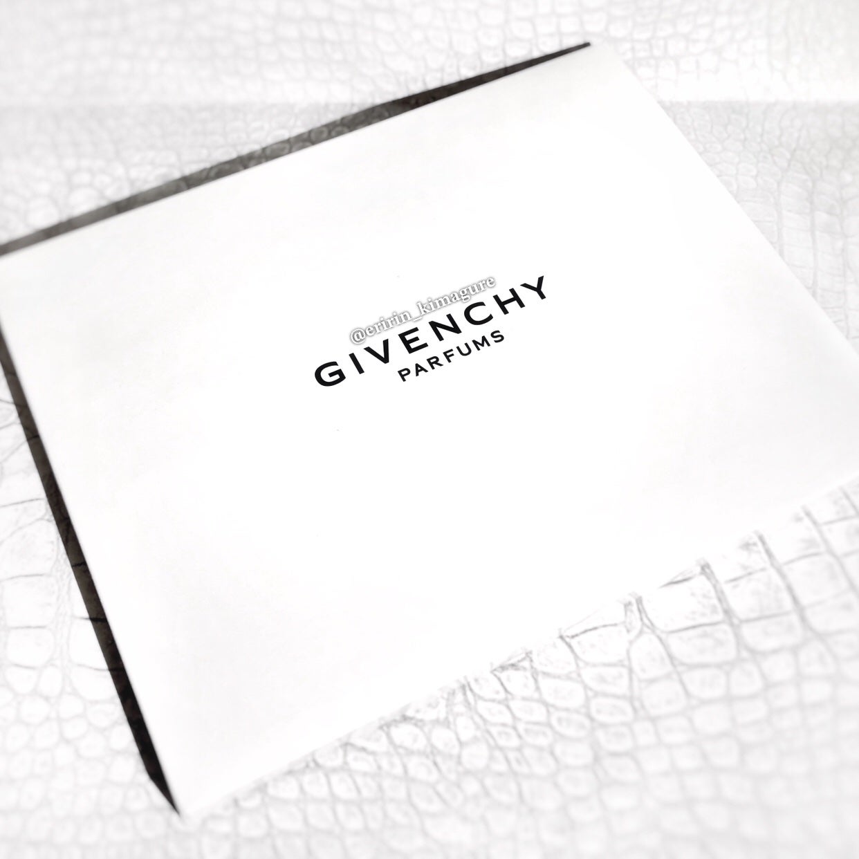 Eririnð¹ãã©ãã on LIPS ãGIVENCHYã®ããã«ãã£ã坿ãããâ¡4GããŽã®çœããŒãê€..ãïŒ5æç®ïŒ