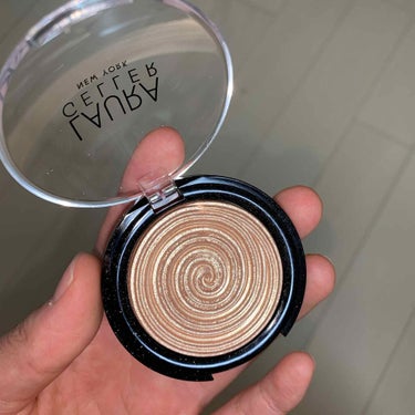 Baked Gelato Swirl Illuminator/LAURA GELLER/プレストパウダーを使ったクチコミ（2枚目）