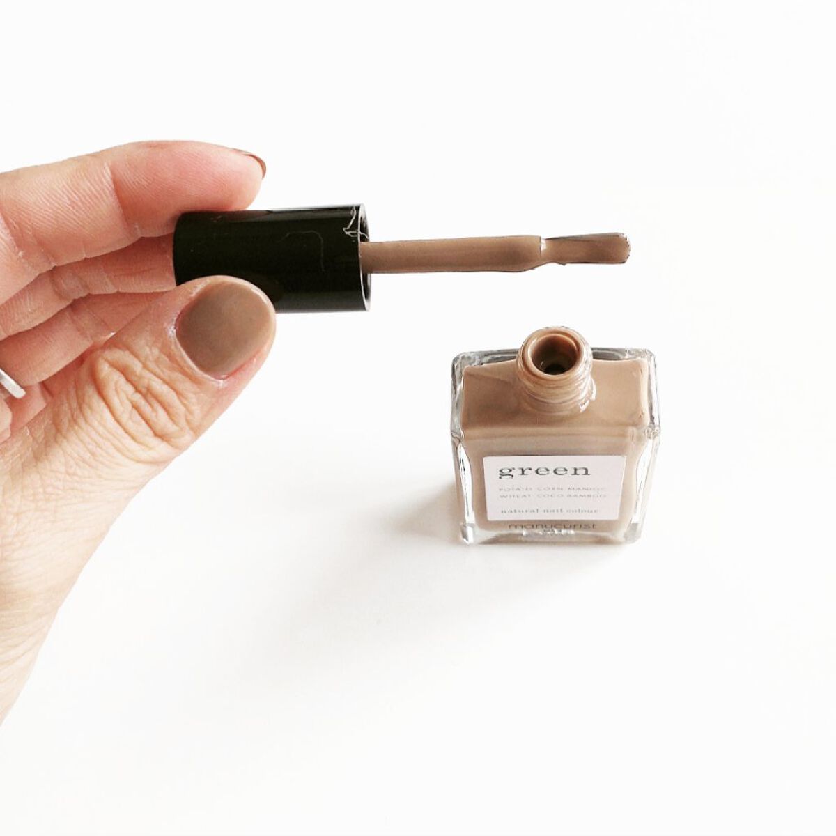 グリーン ナチュラルネイルカラー/manucurist/マニキュアを使ったクチコミ（2枚目）