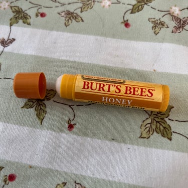 BURT'S BEES ハニーリップバームのクチコミ「BURT'S  BEES
MOISTURIZING  LIP  BALM：HONEY

4.2.....」（1枚目）