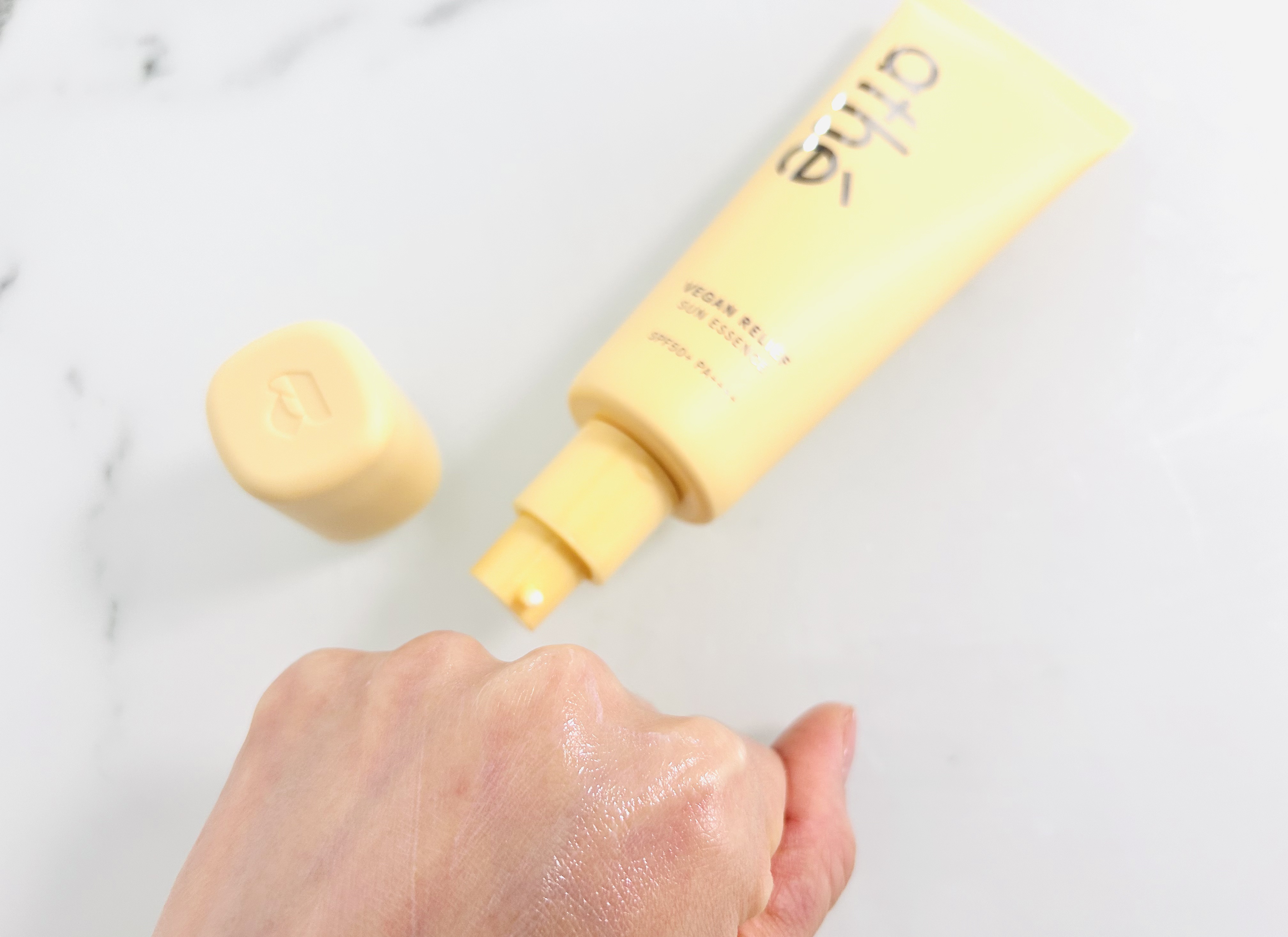 ヴィーガン リリーフ サン エッセンス /athé/日焼け止めクリームを使ったクチコミ（2枚目）