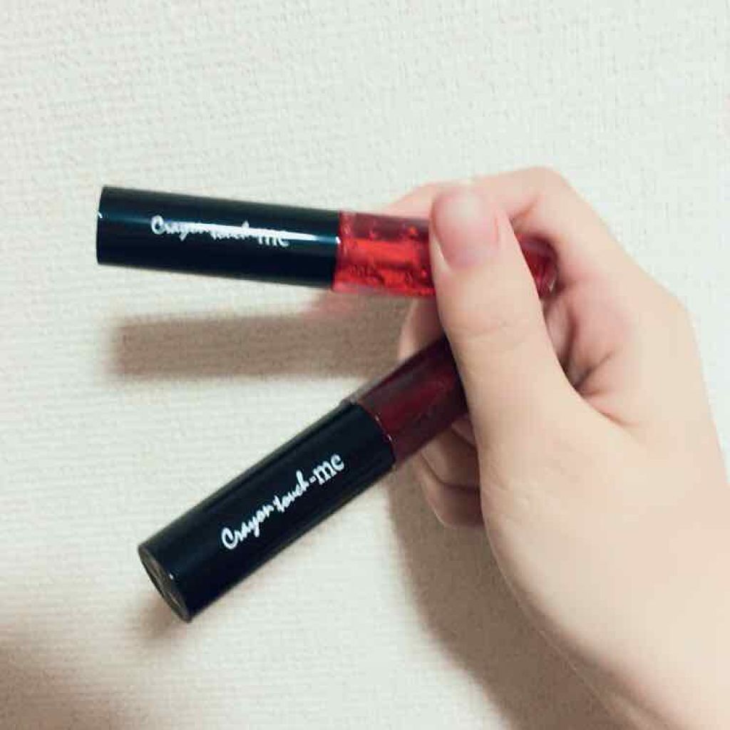 キャンメイクのティント
 T M ジェリーリップティントを買ってみました！
色は04番は思ってた以上に紫色で合う人と合わない人がはっきり分かれそうです…。
02番は透明感のあるレッドで使いやすそうです。
２つとも結構落ちなくて唇も荒れること