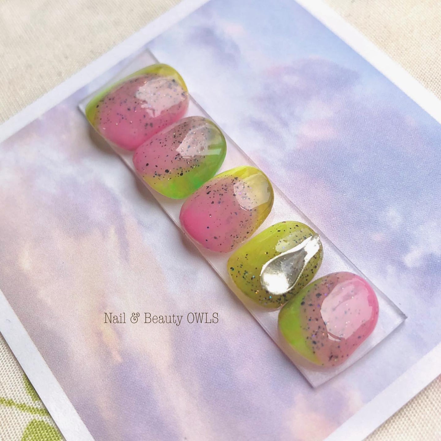 ぴよこれいと あうるす on LIPS 「specialthanksグァバ#カラフルネイル#colorf..」(2枚目)