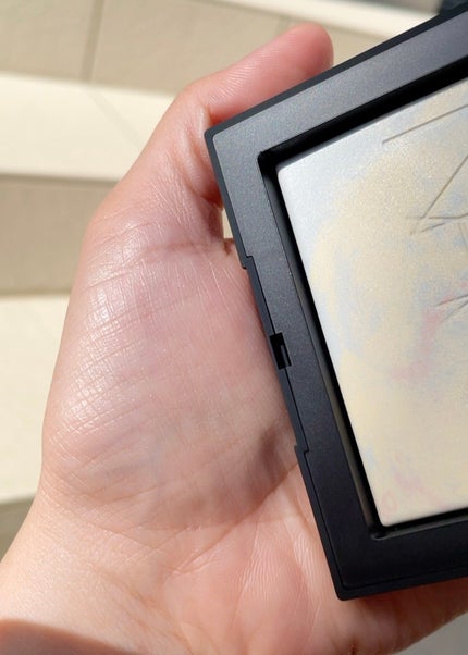 ライトリフレクティング プリズマティックパウダー/NARS/プレストパウダーを使ったクチコミ(6枚目)