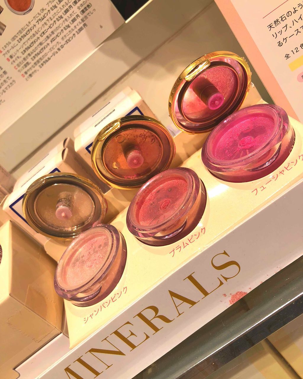 bareMinerals アイカラーのクチコミ「 
手の落書きすいません
 
、、、、
 
青みピンクの
やっばい粉見つけた(O_O)！！！
.....」（1枚目）