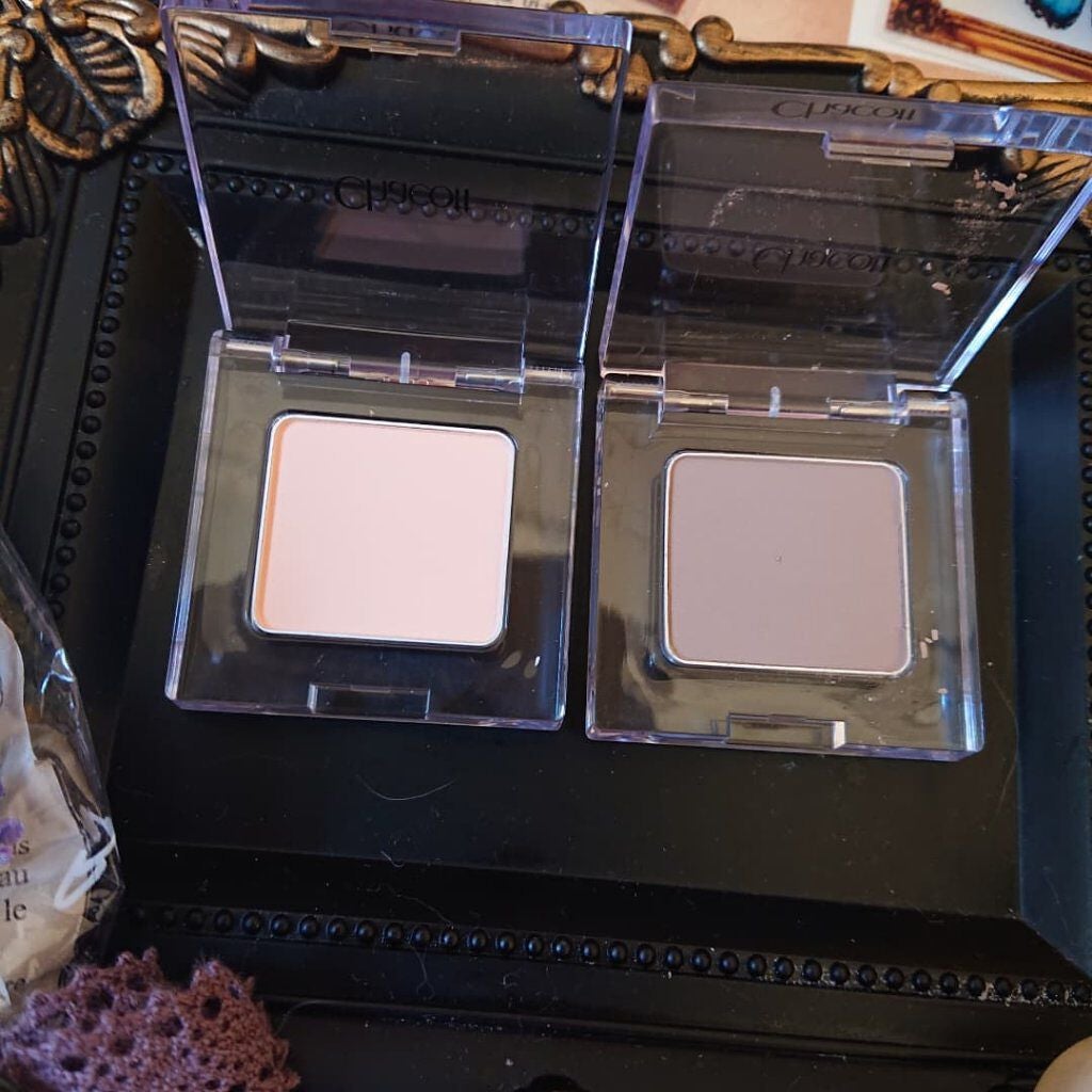 マルチカラーバリエーション マット/チャコット・コスメティクス/単色アイシャドウを使ったクチコミ(2枚目)