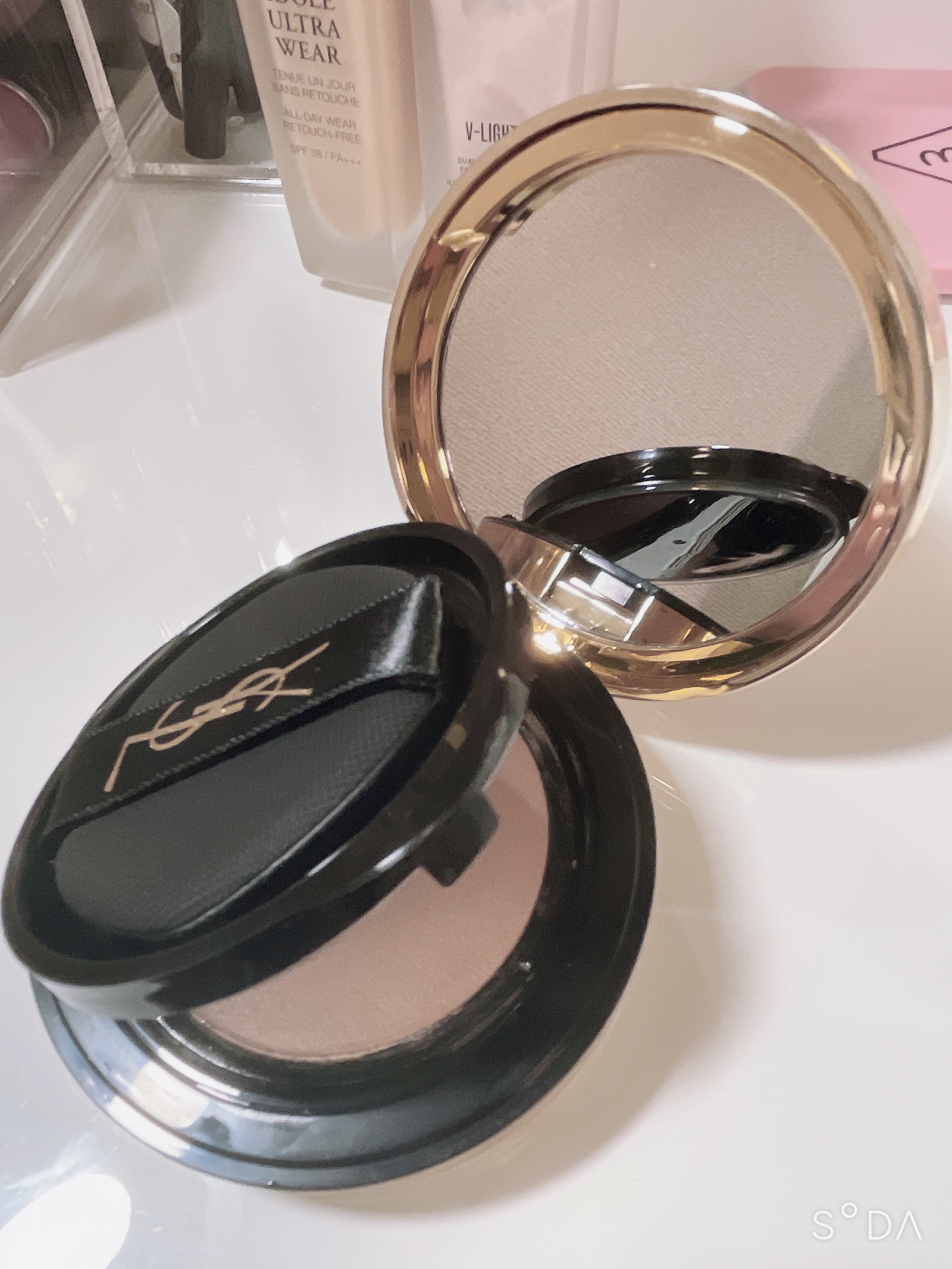 ラディアント タッチ グロウパクト B10/YVES SAINT LAURENT BEAUTE/クッションファンデーションを使ったクチコミ（2枚目）