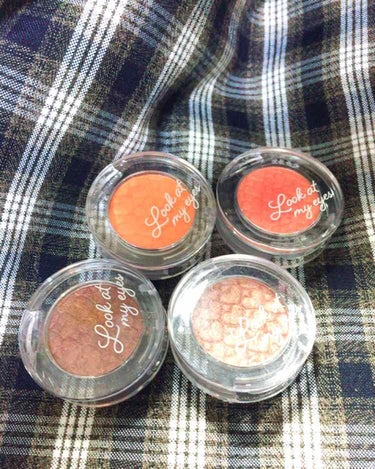 #ETUDEHOUSE 
ルックアットマイアイズの
BE105
OR208
OR221
BR402
です！！

こちらの4点がエチュードのアイシャドウで私が持っているものなんですが、、
見事に秋色ぞろい