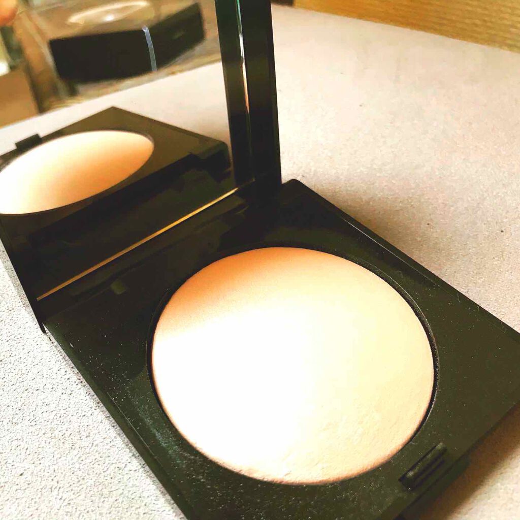 マットラディアンス ベイクドパウダー ハイライト01/ローラ メルシエ/パウダーハイライトを使ったクチコミ（2枚目）