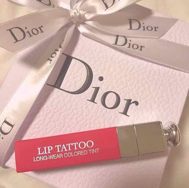 .
Dior/アディクトリップティント
.
4000円くらいするものなので、貧乏学生である私にはなかなか手が出るものではなくやっと買えた時の嬉しさはかなりのものでした😍😍

サラサラとしたテクスチャで、