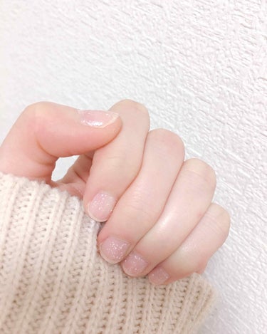 キラキラネイルです💅🏻✨
今回は、ネイルホリックのパステルスノー【BE 852】と、トップコート【SP 042】を使ってみました😊🌸
私が使ったパステルスノーは、爪の色と同じような色で、肌なじみが良いで