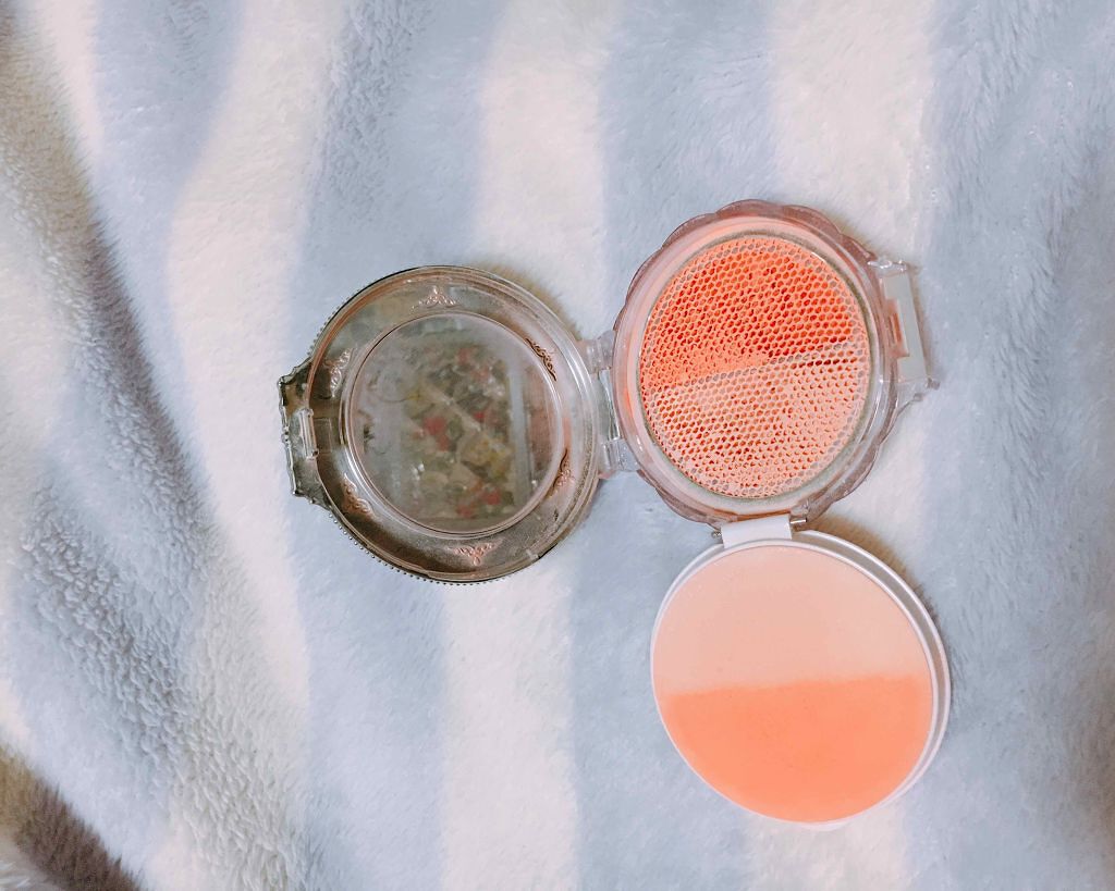 JILL STUART JILLSTUART チークブラシのクチコミ「★JILLSTUARTのチーク★
だいぶ前のやつ。
オレンジ色。見た感じ濃い印象受けるけどつけ.....」（1枚目）