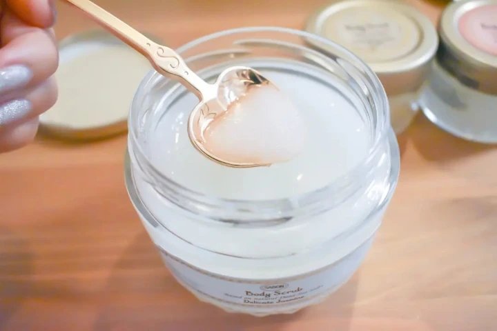 ボディスクラブ デリケート・ジャスミン デリケート・ジャスミン 320g/SABON/ボディスクラブを使ったクチコミ（2枚目）