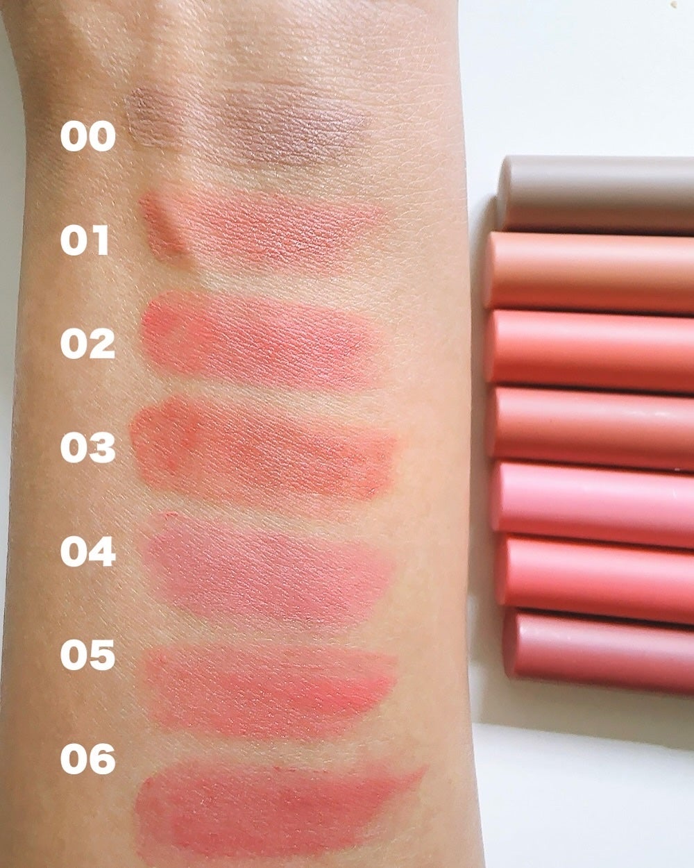 まるみ♡ on LIPS 「ネイリパで大大大人気の『アレ』の新色出た🥳カチカチ出して、ちゅ..」(4枚目)