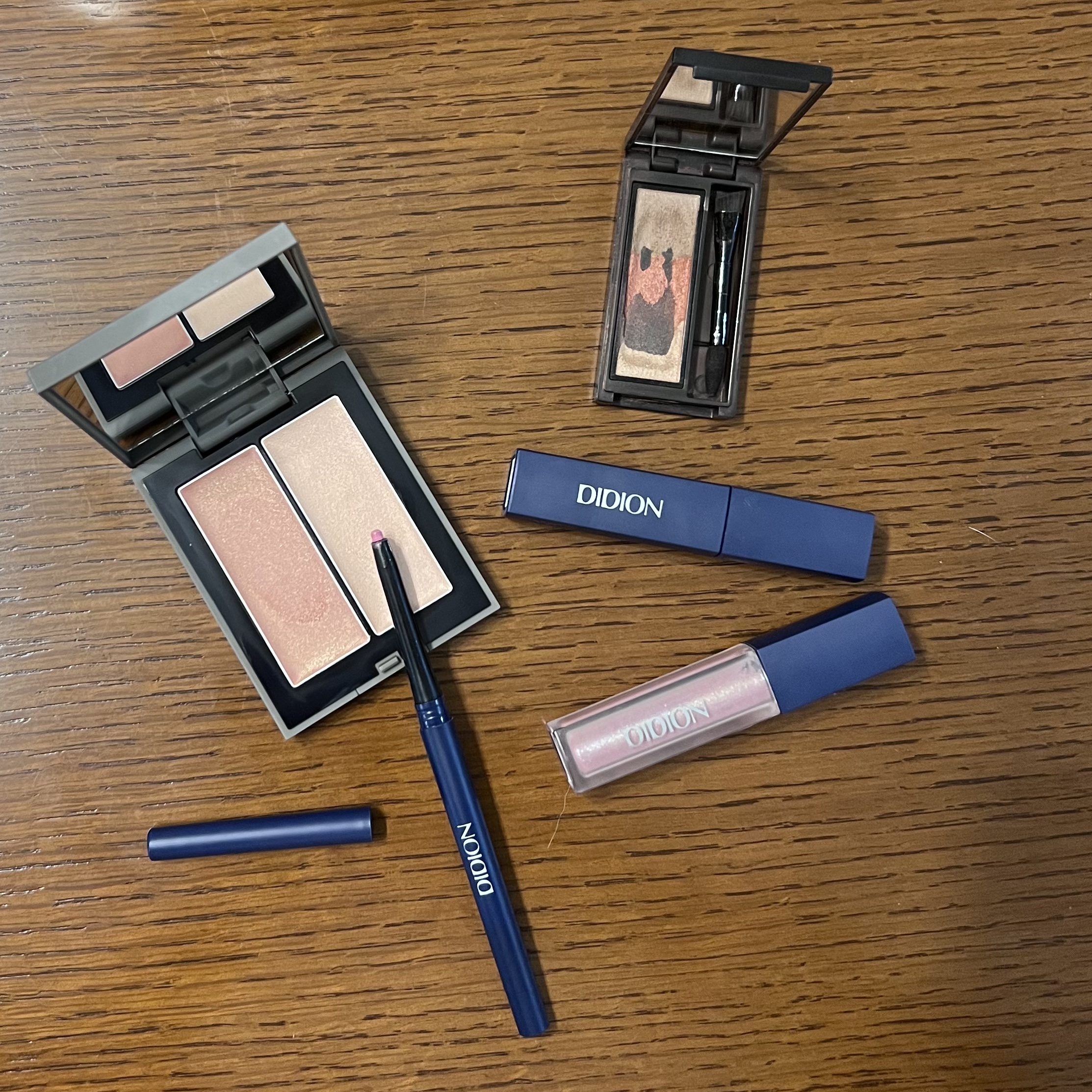 リキッド グリッター J02 Ambivalence/DIDION/グリッターを使ったクチコミ（1枚目）