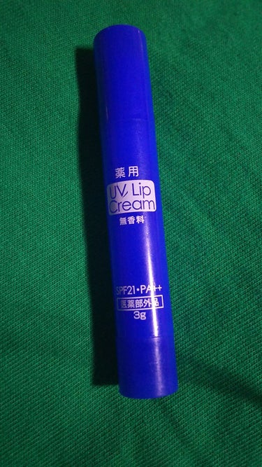 DAISO 薬用 UVリップクリームのクチコミ「今回はダイソーのリップクリームの紹介です🌱

💙商品名💙
ダイソー
UVリップクリーム
無香料.....」（1枚目）