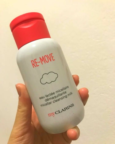 Clarins🍀

無印のオイルクレンジングを使っていたのですが、最近仕事が忙しくて化粧を落として寝てしまう日々、、

オイルクレンジングだとイタリアの超乾燥！(多分アパートに付属している暖房機による乾