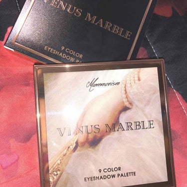 パケ買い💄💕

VINUS MARBLE☆*。
初めて見るアイシャドウで、中を開けたらもっと可愛くてギラギラ好きの私にはたまらないアイシャドウでした💜

3枚目で塗ってる色は
真ん中の左の色
真ん中のギ