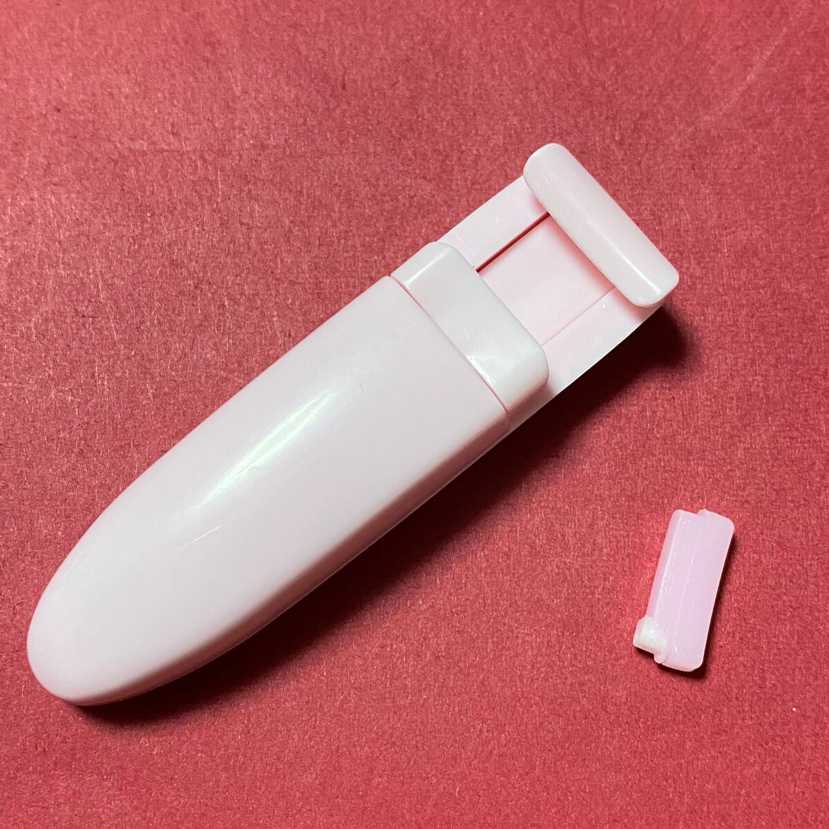 K on LIPS 「持ち運び用に購入目尻目頭あげるのに良いですゴムが取れやすいので..」(1枚目)