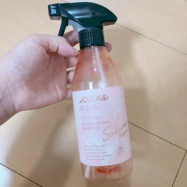 ノンスメル清水香さくらの香り🌸

限定発売🌸
今年の春に買ったので口コミします。

〈商品詳細〉
●衣類・布製品に染みついた気になるニオイ※を消臭・除菌。
●界面活性剤不使用でスプレー後ベタつかず、毎日