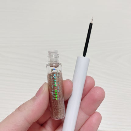 グリッター イルミネーションライナー R/CipiCipi/リキッドアイライナーを使ったクチコミ(2枚目)