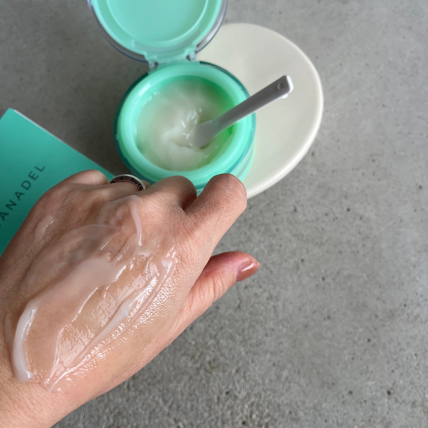 プレミアバリアフィックス /CANADEL/オールインワン化粧品を使ったクチコミ(5枚目)