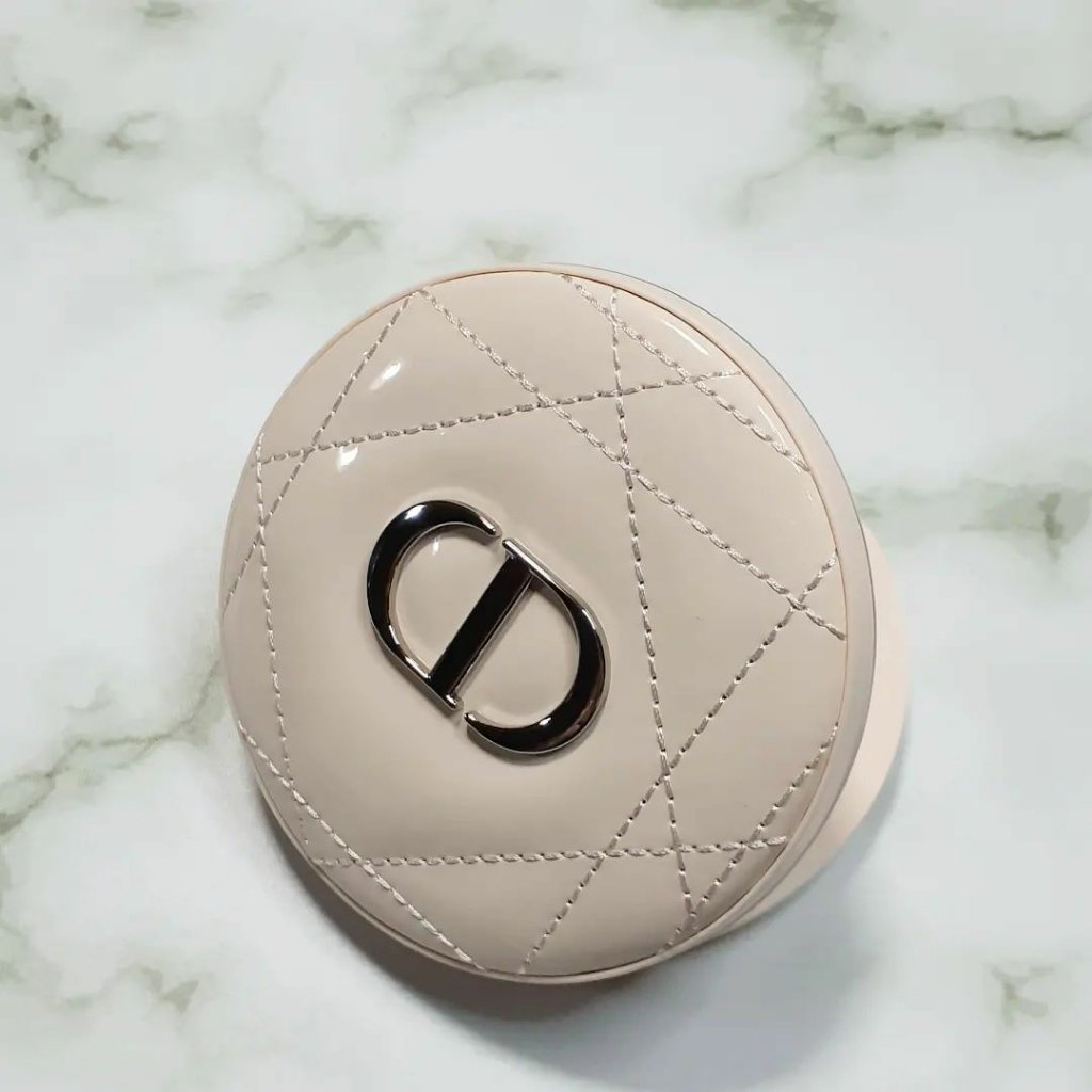 ディオールスキン フォーエヴァー クチュール ルミナイザー/Dior/プレストパウダーを使ったクチコミ（2枚目）