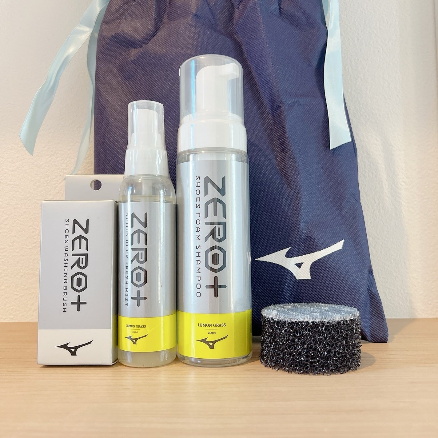 n.フォロバ100 on LIPS 「\水を使わず泡で簡単キレイ/スニーカーは、水で洗うとなかなか乾..」(5枚目)