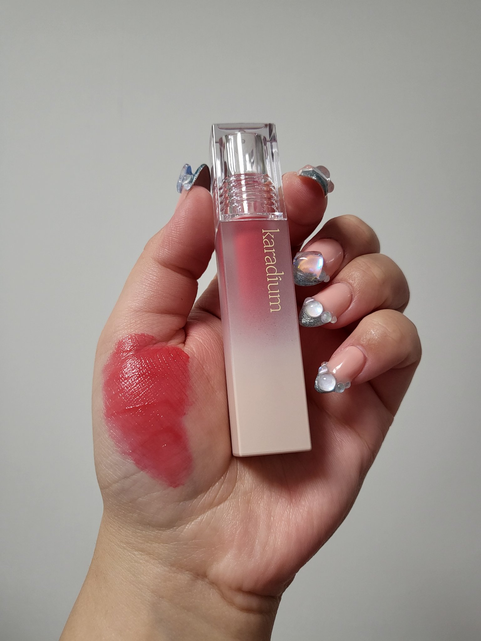 グラッシーフィッティングティント/karadium/リップティントを使ったクチコミ（2枚目）