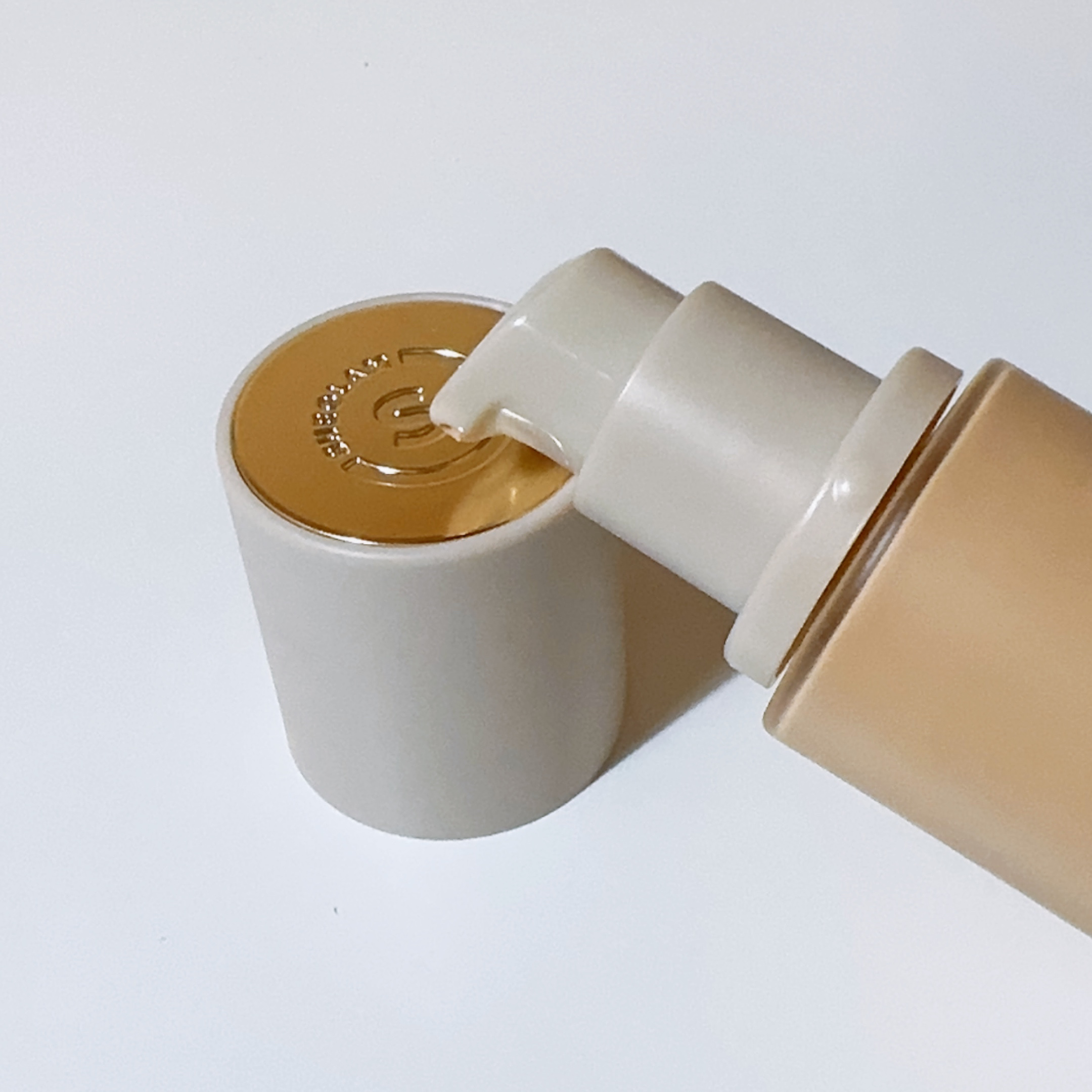 SHEGLAM Skinfinite ハイドレーティング ファンデーション